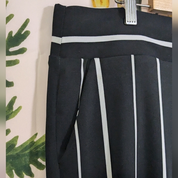 Maurice's wide-leg striped pants - Picture 2 of 6